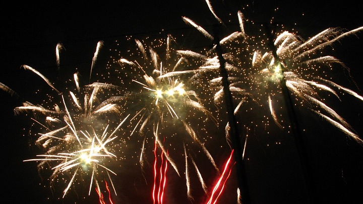 Китай в ноябре увеличил поставки новогодних товаров в Россию