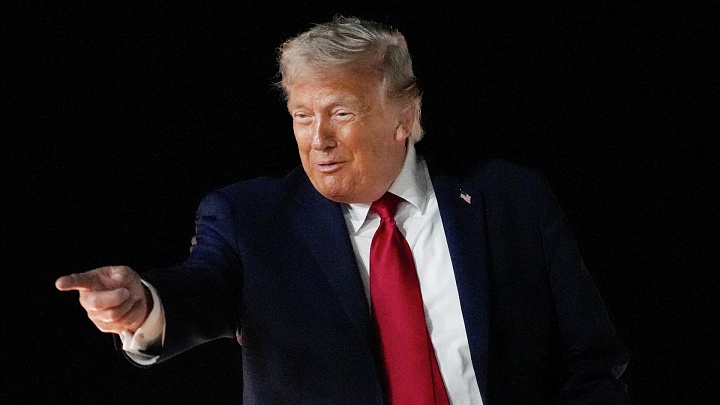 Трамп отправился во Францию на саммит G7