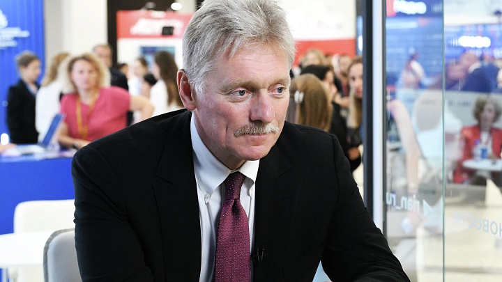 Российская экономика адаптировалась к санкциям, заявил Песков